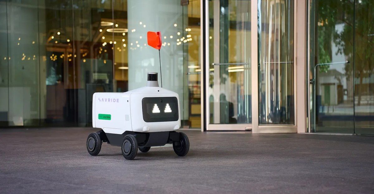 ผู้หญิงถูกจับในฟิลาเดลเฟียหลังยืนขวาง Uber delivery robot - ถกเถียงเรื่องหุ่นยนต์กับงานส่งของ
