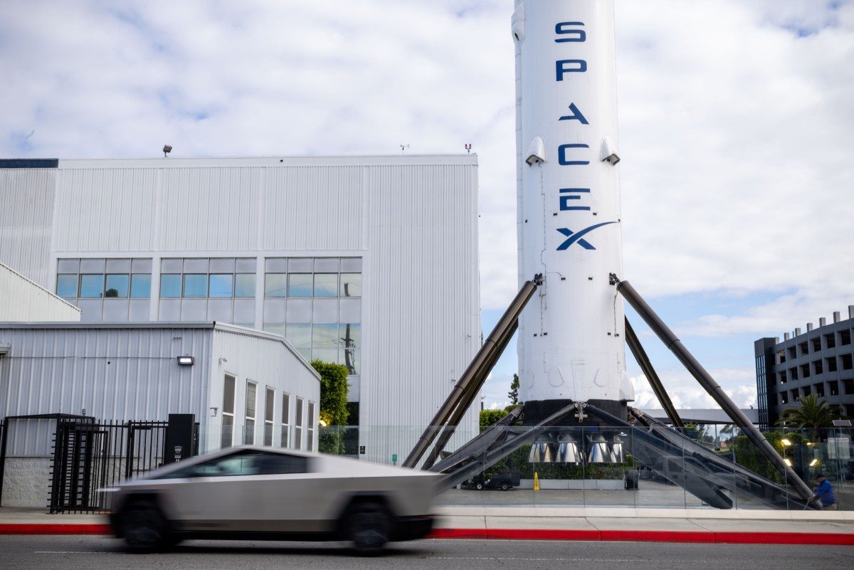 บอร์ด SpaceX และ Tesla ตั้งคณะพิเศษตรวจสอบความเป็นไปได้ในการควบรวมกิจการ